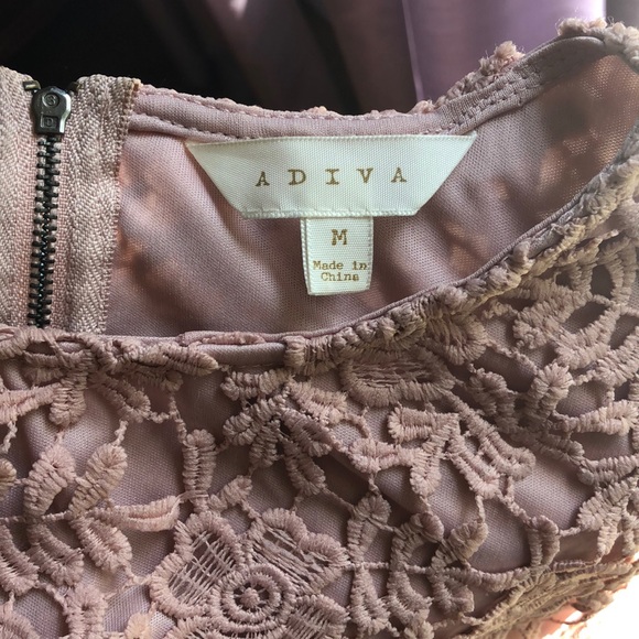 Beautiful crocheted lace top w/ bell sleeves EUC - Picture 3 of 4